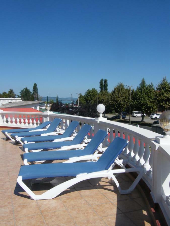 Bed and Breakfast Y Panzio Balatonlelle Exteriér fotografie
